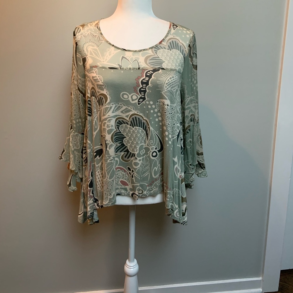 Woman’s Top size small